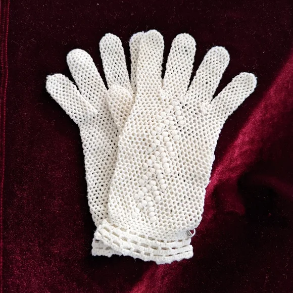 Hand Crocheted Gloves Ladies Size Small Petite White Wedding Party Event - Picture 7 of 9